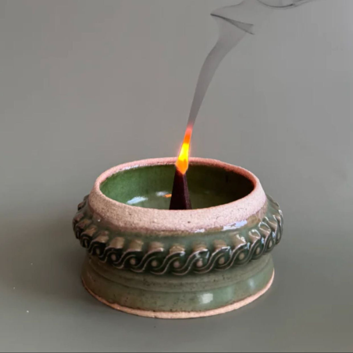 Makhbaras: Throwing incense diffusers